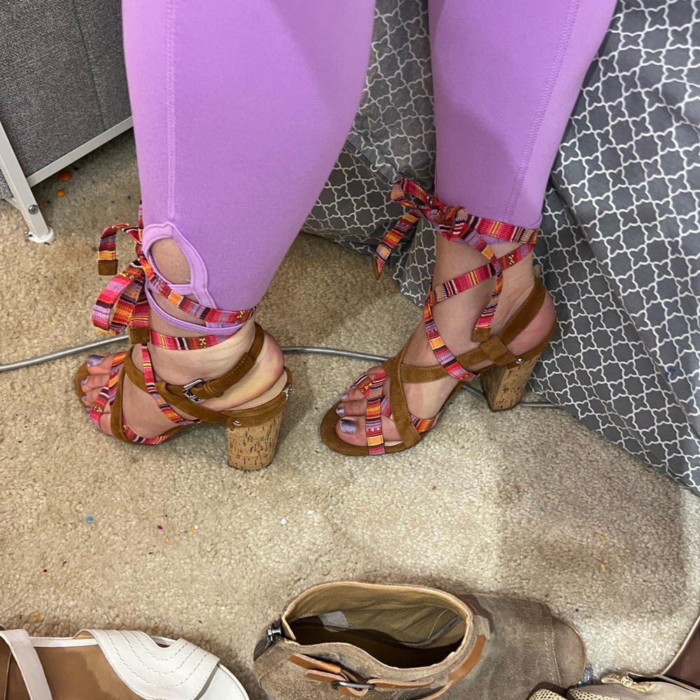THE CUTEST GUESS CHUNKY HEELS TIE UP LACE BALLERINA SUMMER RIBBON TAN CORK 9 EUC - Picture 8 of 16